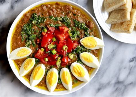  Ful Medames: A Symphony of Earthy Spices Meets Creamy Chickpea Delight!