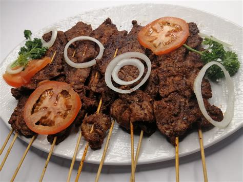  Suya! A Spicy Grilled Delight That Will Set Your Taste Buds Dancing