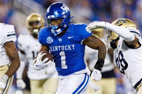 How to Watch Kentucky Football: A Symphony of Strategy and Serendipity