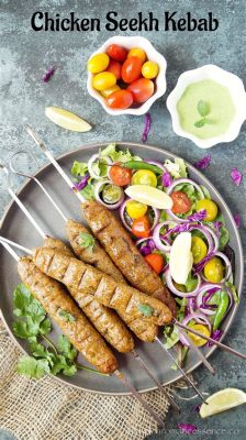 Seekh Kebab: A Symphony of Aromatic Spices and Succulent Grilled Goodness!