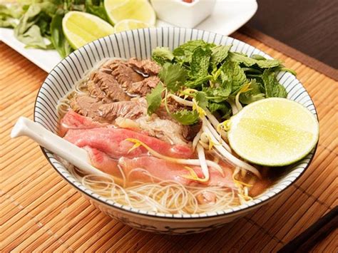  Yacai Beef Noodles: Savoring Spicy Umami Depth with Every Slurp!